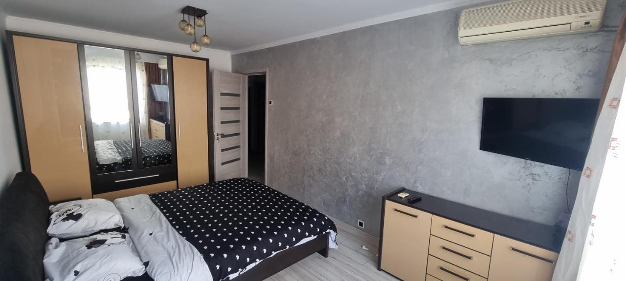 Ilona Apartament 3 Camere Râmnicu Vâlcea Exterior foto